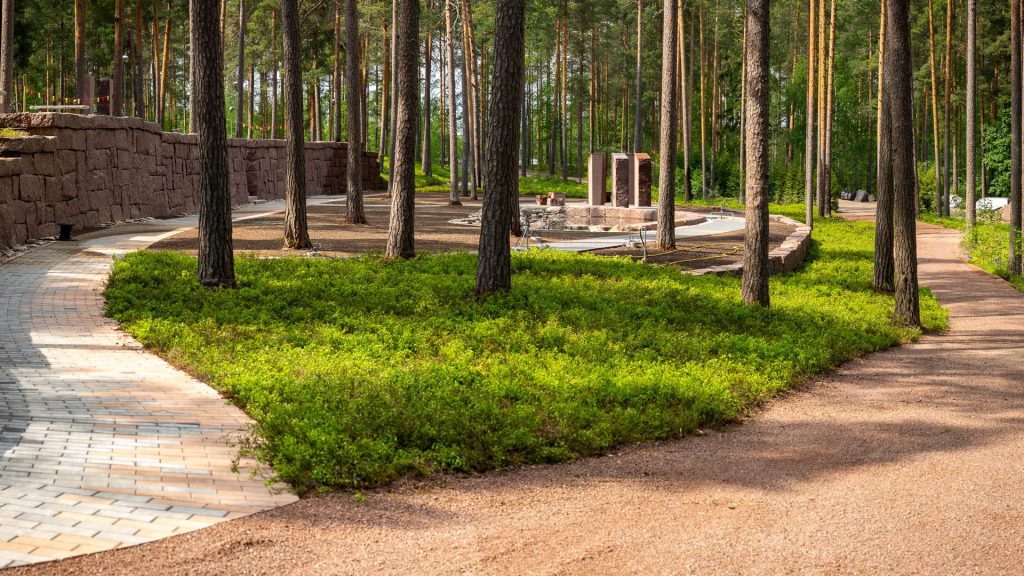 Hautausmaalle asennettu Piiraisen Kuntta