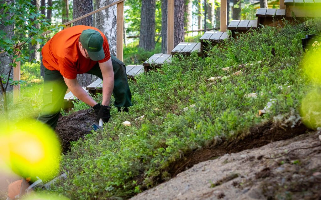 Piiraisen Kuntta® asentaminen rinteeseen.